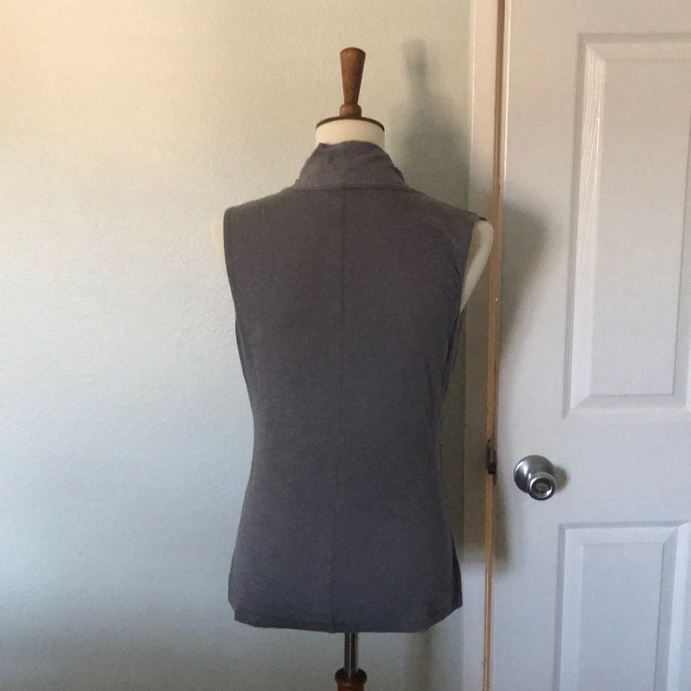 Cabi - Picture 2 of 4